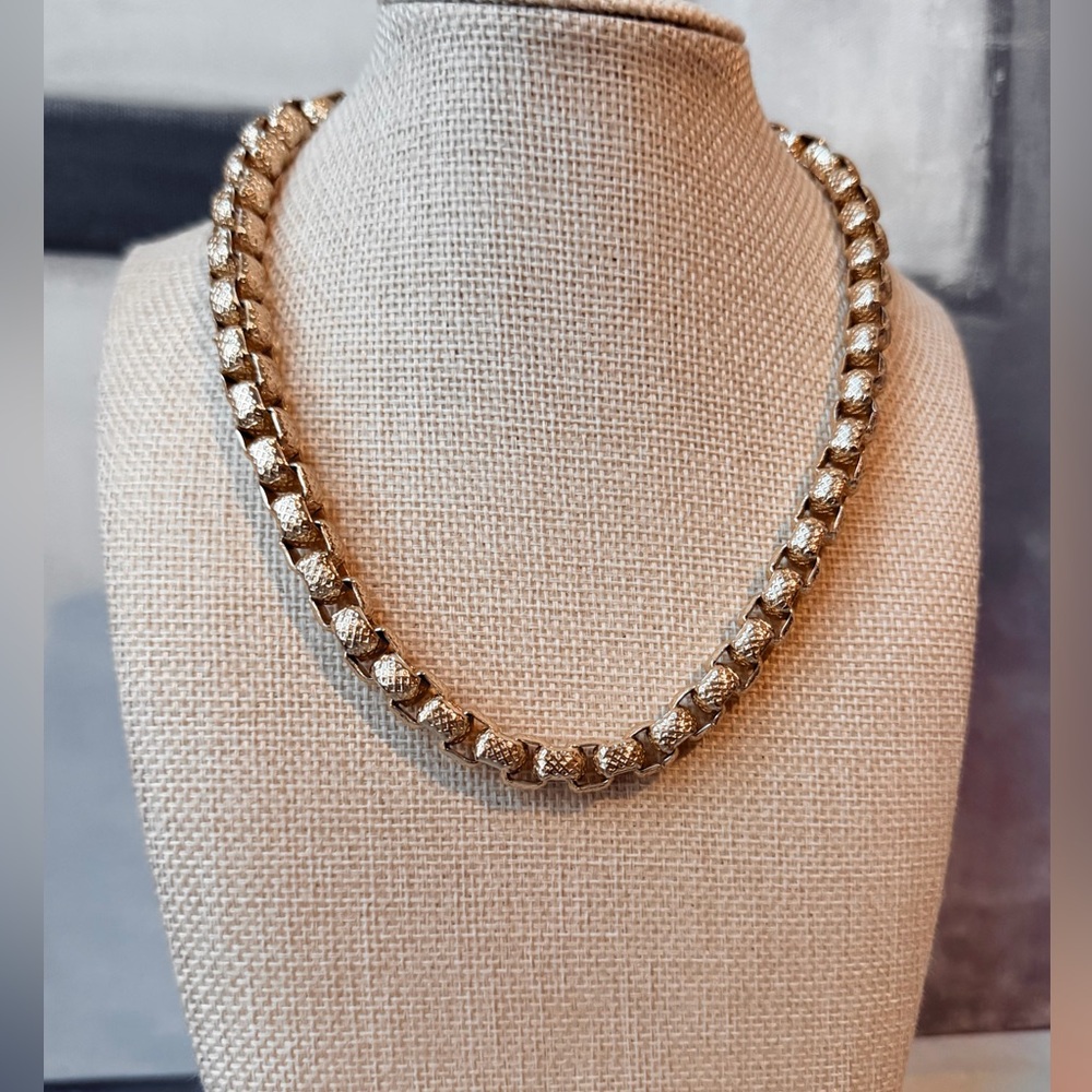 🚫SOLD🚫VTG Sarah Coventry Choker Necklace Beautiful Golden Color Textured - Picture 8 of 9